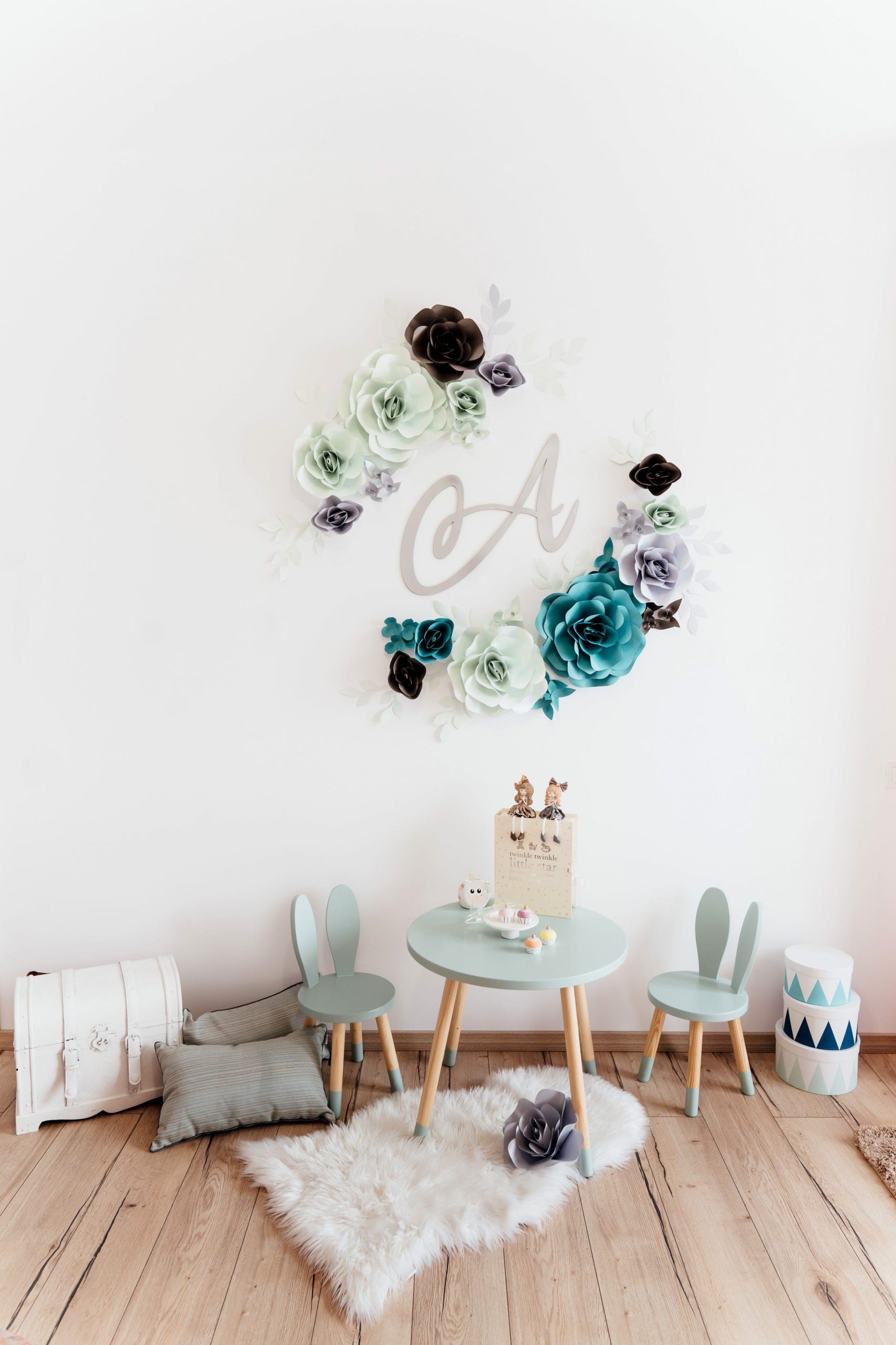 14 FLORI DECORATIVE PENTRU PERETE Infrumuseteaza si inveseleste casa, camera copilului, biroul, salonul, spatiul personal si ofera un aer de prospetime. Sunt realizate din carton premium, colorat si cu sidef( dupa caz) si sunt foarte usor de intretinut Flovers Events