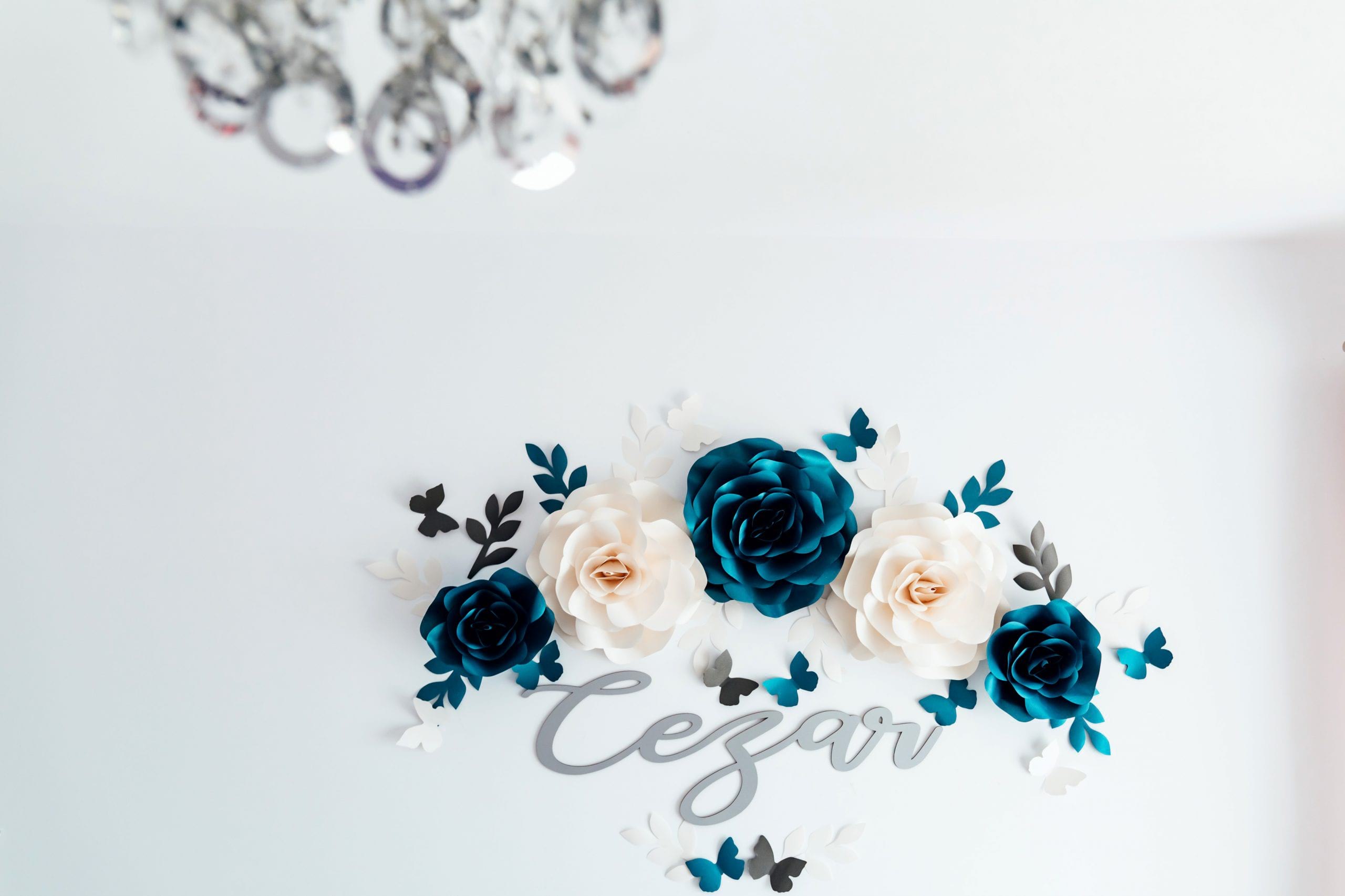 FLORI DECORATIVE PENTRU PERETE Infrumuseteaza si inveseleste casa, camera copilului, biroul, salonul, spatiul personal si ofera un aer de prospetime. Sunt realizate din carton premium, colorat si cu sidef( dupa caz) si sunt foarte usor de intretinut Flovers Events