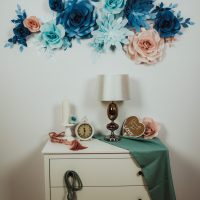 FLORI DECORATIVE PENTRU PERETE Infrumuseteaza si inveseleste casa, camera copilului, biroul, salonul, spatiul personal si ofera un aer de prospetime. Sunt realizate din carton premium, colorat si cu sidef( dupa caz) si sunt foarte usor de intretinut Flovers Events