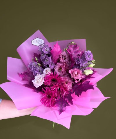 Buchet cu mix de flori fucsia, mov si roz